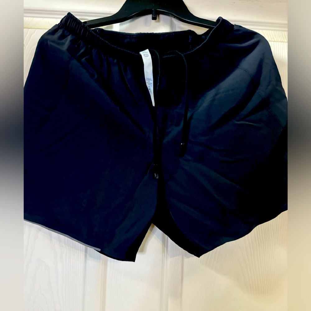 Lululemon Athletica‎ Black Athletic Hiking Run Shorts Smooth Finish Size M EUC